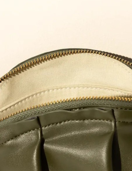 Bolso mini de mano verde kaki para invitadas a eventos