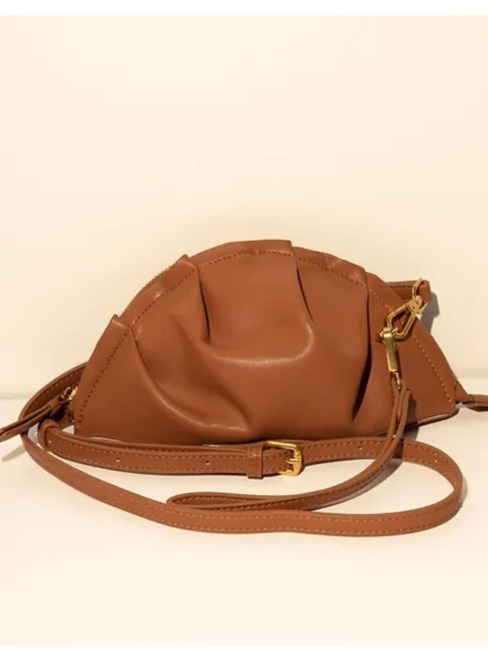 Bolso mini de mano caramelo en forma de gyoza