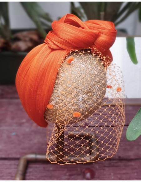 Diadema arrugada con sinamay de seda