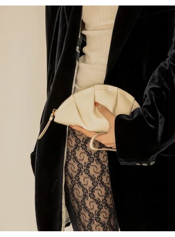 Bolso mini de mano marfil en forma de gyoza - yunyinrose