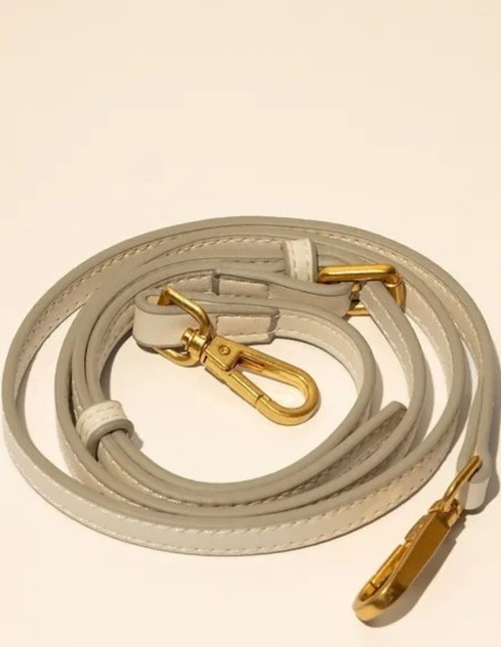 Bolso mini de mano marfil en forma de gyoza con doble correa