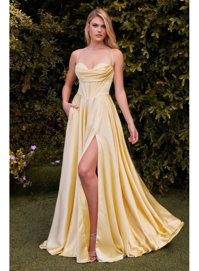 Robe de bal à décolleté en cœur et jupe flottante