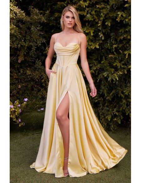 Vestido de fiesta con escote corazón y falda de vuelo