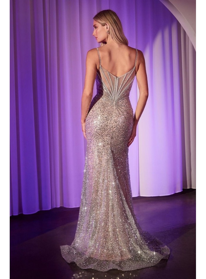 Vestido de fiesta largo con pedrería plateada: sofisticación para novias e invitadas especiales