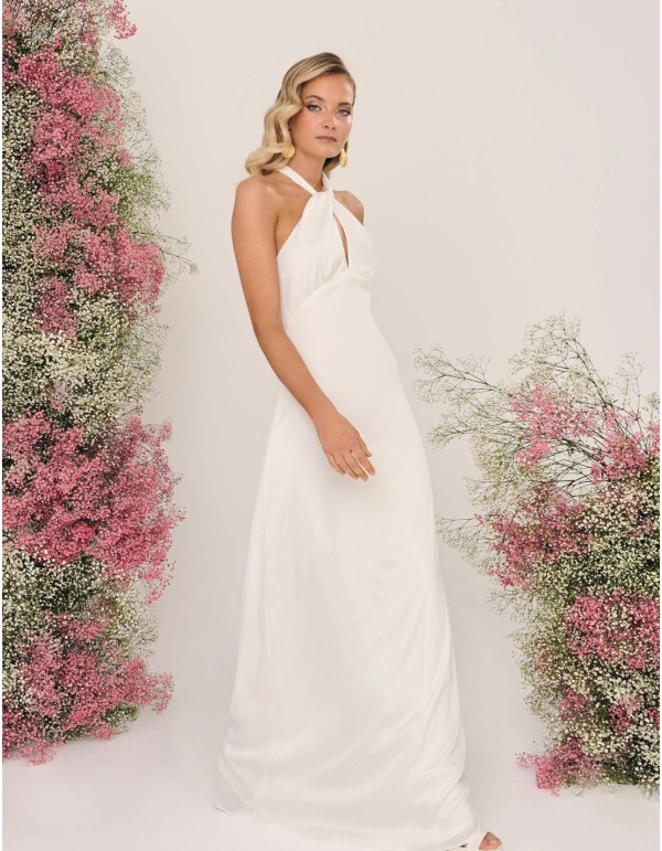 Vestido de novia cuello halter con abertura en espalda 2