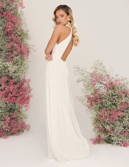 Vestido de novia cuello halter con abertura en espalda