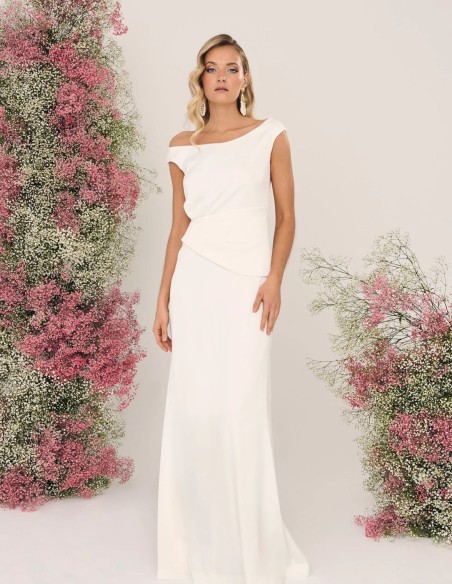 Vestido de novia escote asimetrico con tirante superpuesto