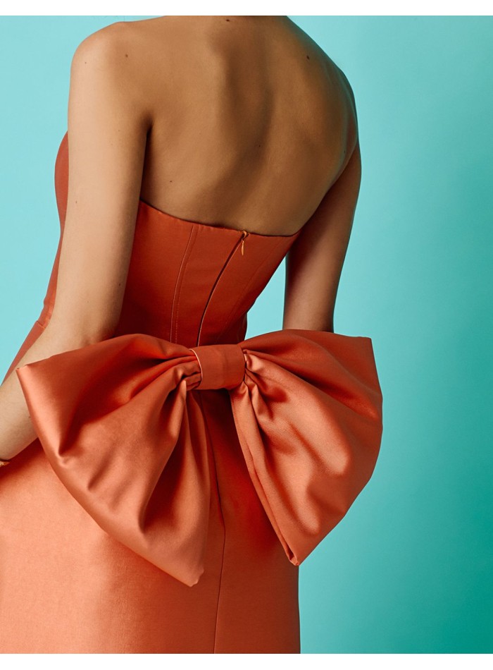 Vestido corto de fiesta con corpiño y lazo