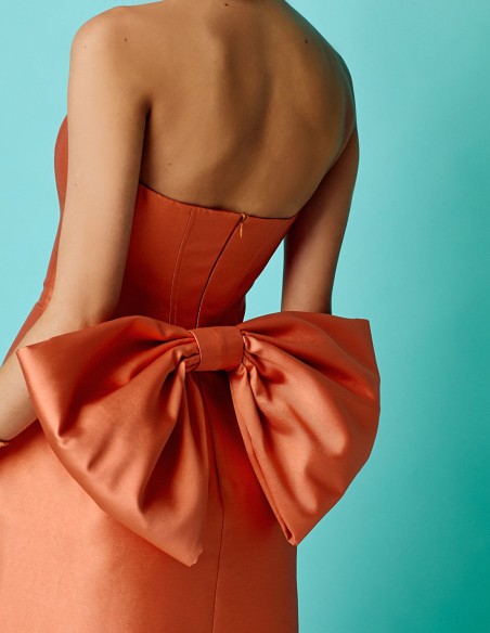 Vestido corto de fiesta con corpiño y lazo