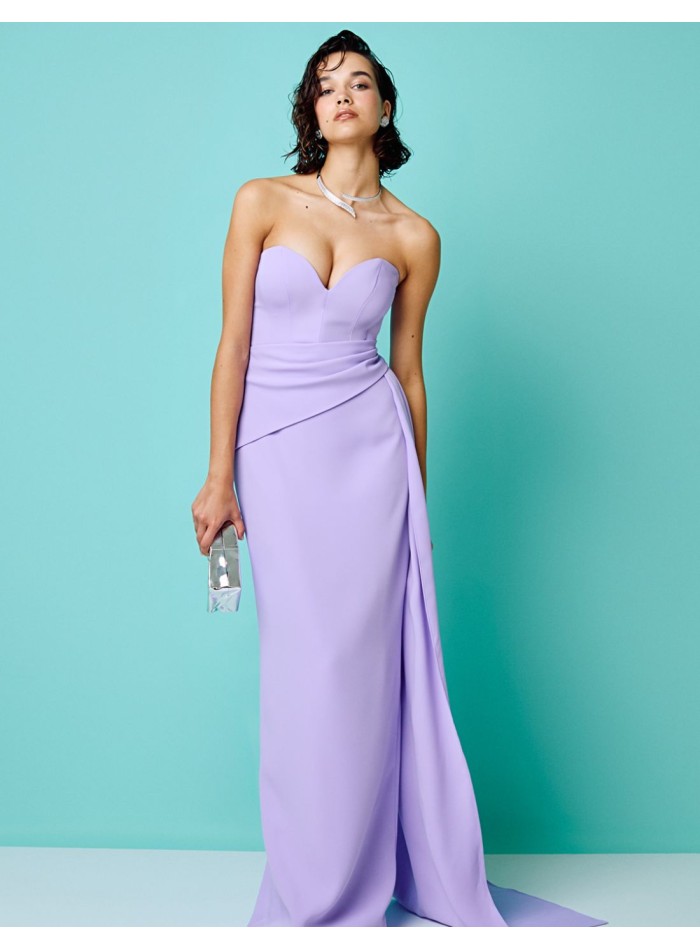 Vestido largo de fiesta con escote corazón para eventos especiales