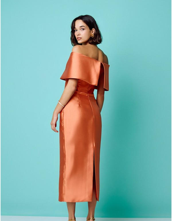 Vestido midi de fiesta con escote bandeau melocotón