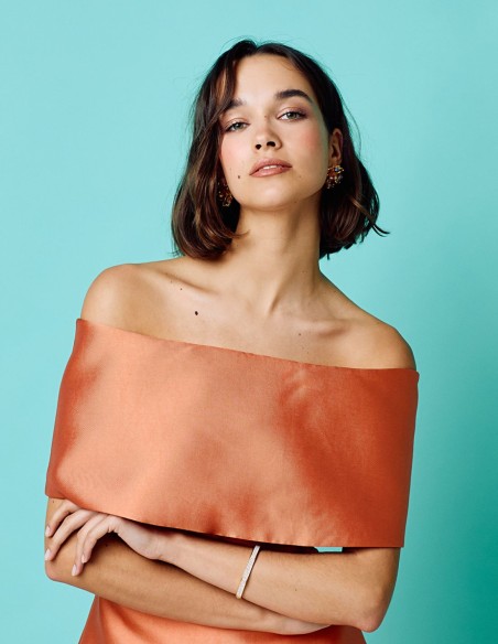 Vestido midi de fiesta con escote bandeau melocotón