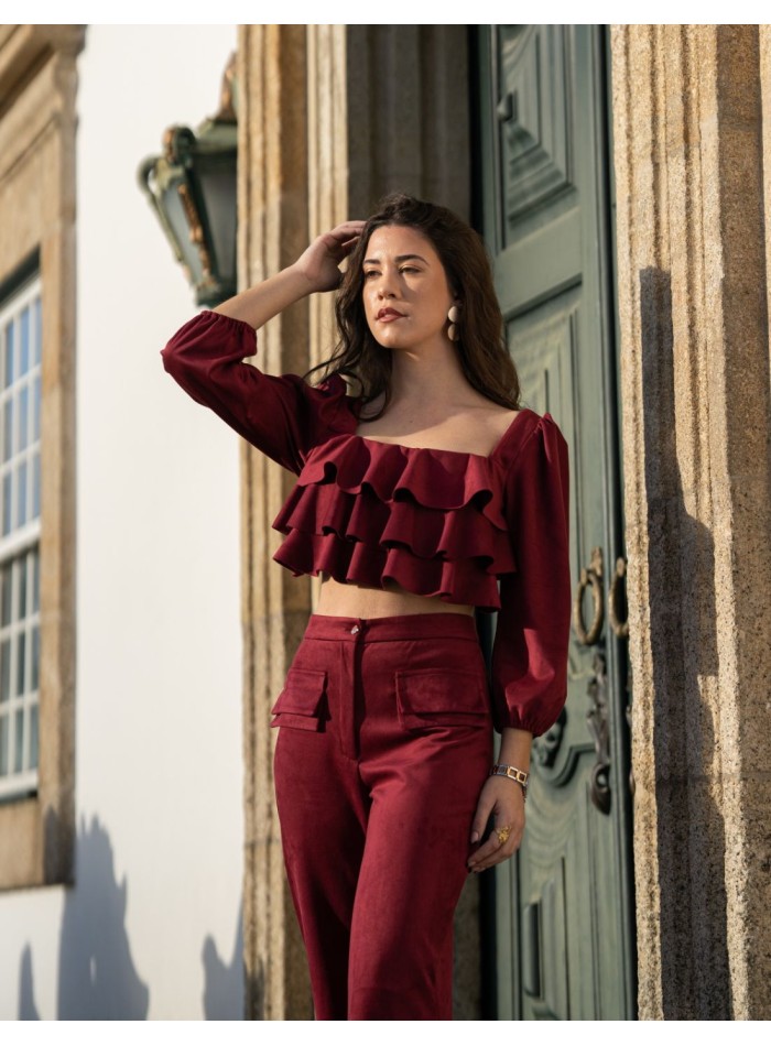 Conjunto de pantalón largo con top de volantes granate