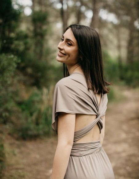 Mono de fiesta multiposición tierra