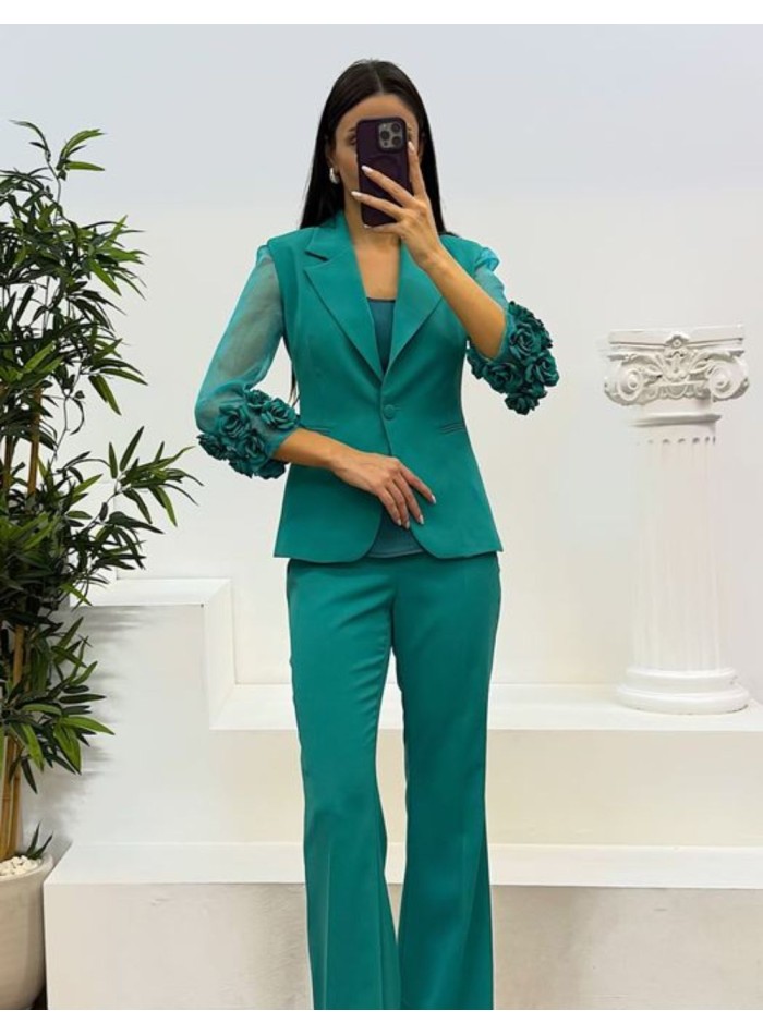 Veste de costume et pantalon long ornés de fleurs