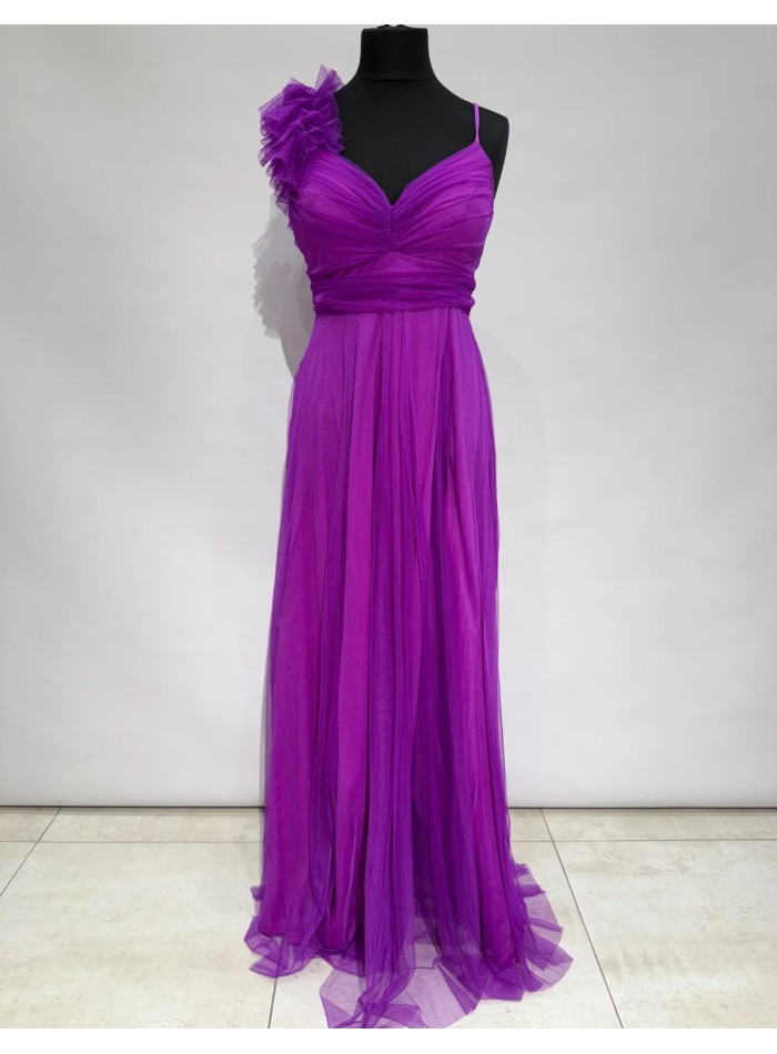 Vestido largo de tul con hombro decorado para invitada morado