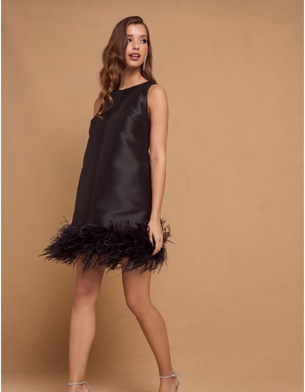Vestido corto de fiesta negro con plumas 2