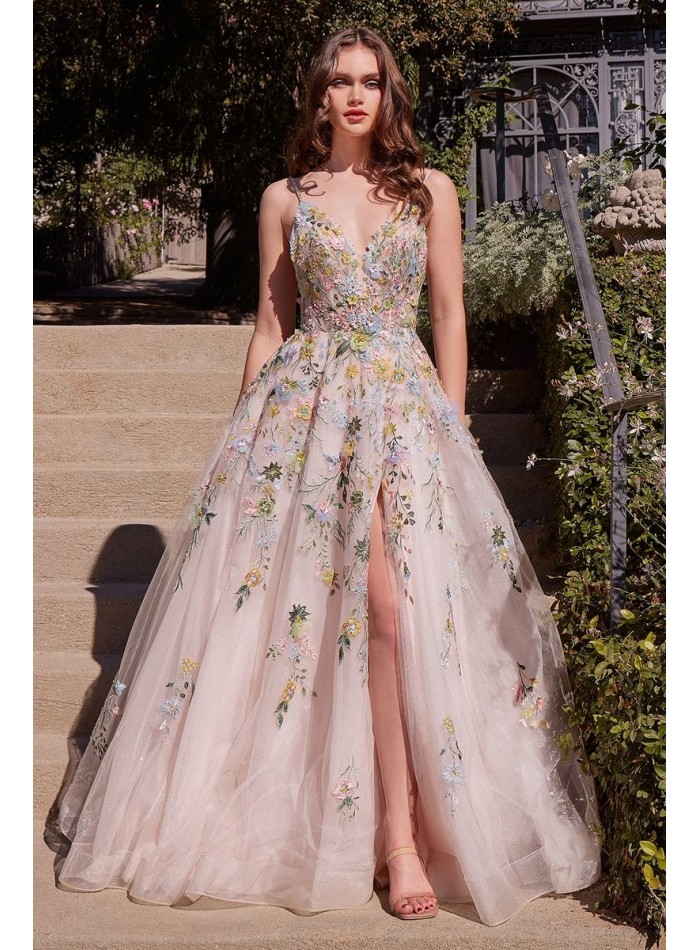 segundo vestido de novia con bordado de flores