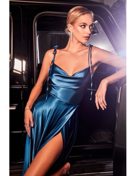 Robe de fête désinfectée avec jupe flottante et bretelles réglables