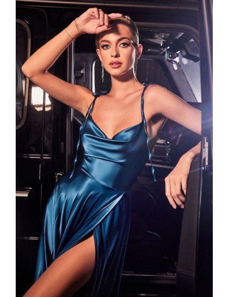 Robe de fête désinfectée avec jupe flottante et bretelles réglables