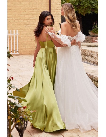 Robe de fête désinfectée avec jupe flottante et bretelles réglables