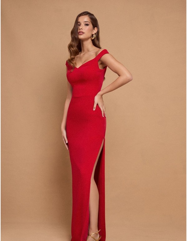 Longue robe rouge avec encolure bandeau et fente