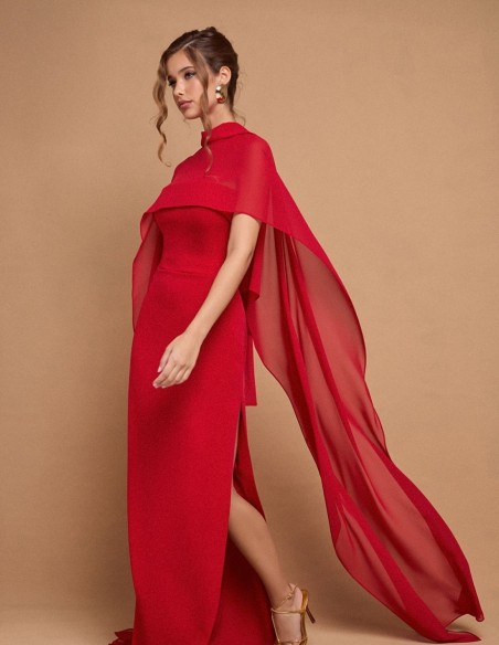 Longue robe de soirée rouge sans bretelles avec cape maxi