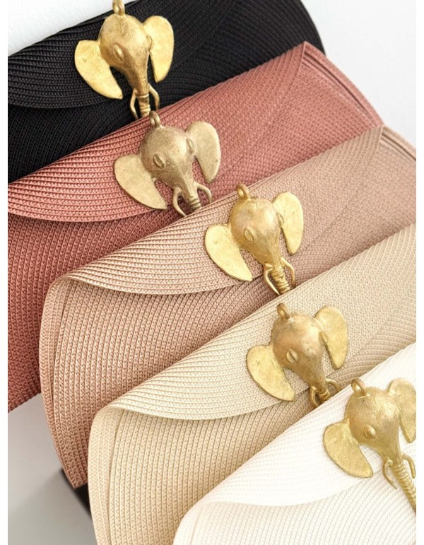 Raffia bag with elephant clasp in bronze