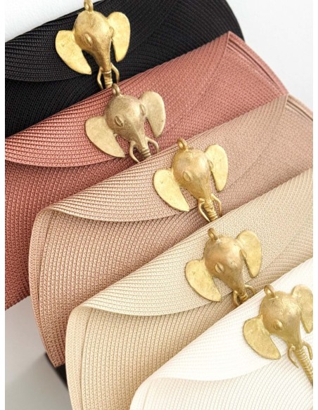 Raffia bag with elephant clasp in bronze