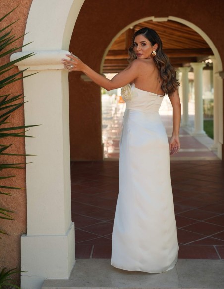 Long white dress with side opening and flower detail
