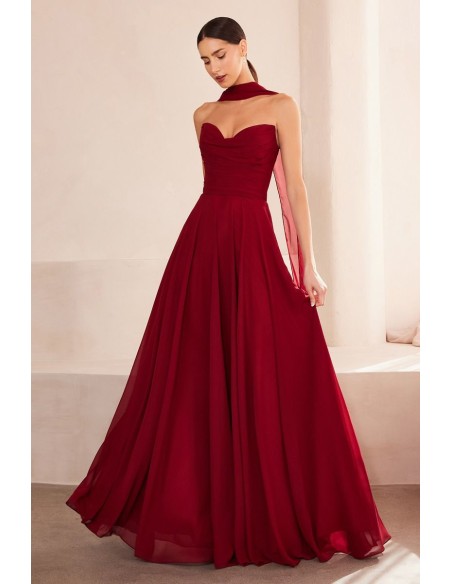 Chal en el mismo tejido que el vestido de invitada, perfecto para completar un look sofisticado en bodas y eventos.