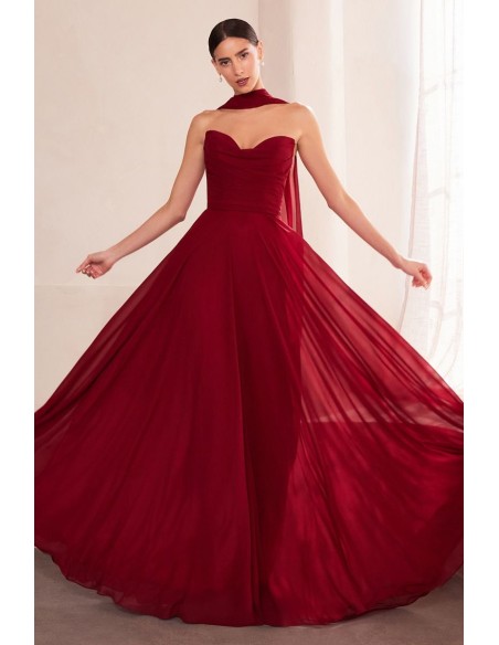 Robe d'invité longue et sans bretelles avec châle assorti