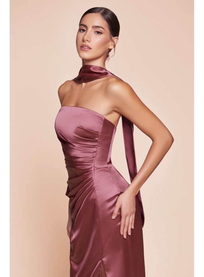 Longue robe d'invité à bretelles