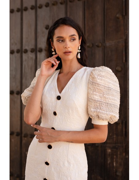 Robe de cocktail blanche à manches courtes bouffantes