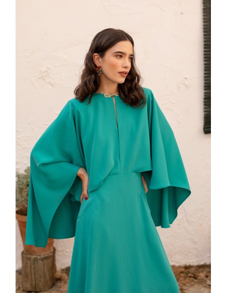 Robe midi turquoise avec cape asymétrique