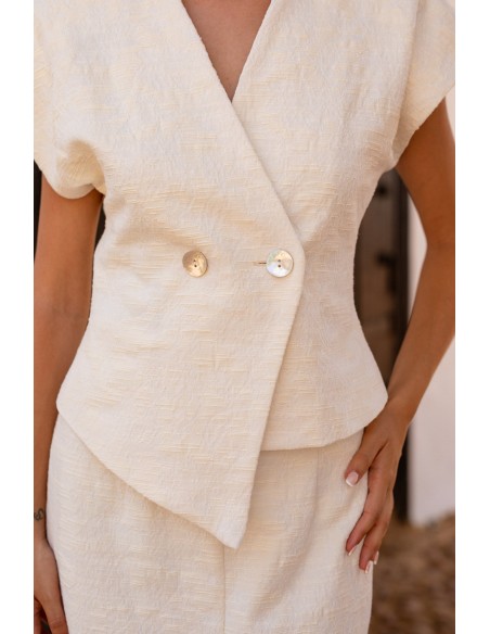 Two-piece white short-sleeved crossover set