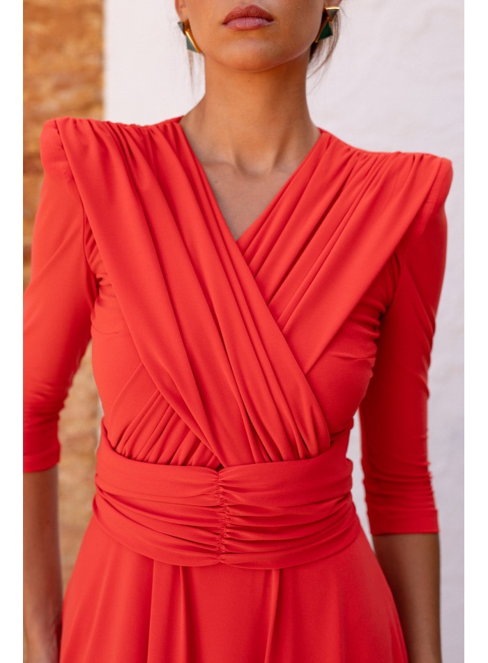 Vestido de invitada midi naranja con escote cruzado para eventos