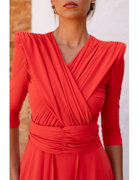Vestido de invitada midi naranja con escote cruzado para eventos