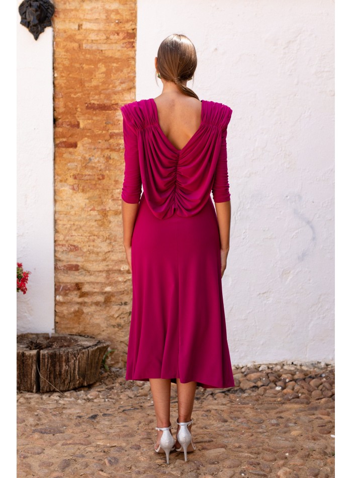 Vestido midi de punto morado con espalda drapeada para bodas de tarde