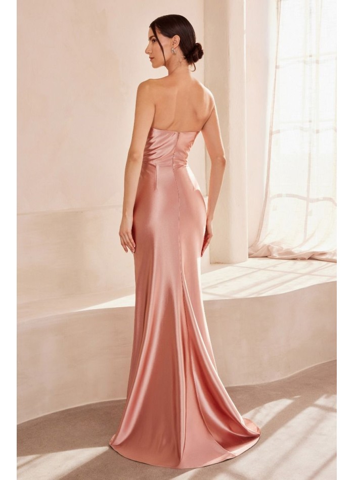 Robe d'invité sans bretelles en satin décolleté...