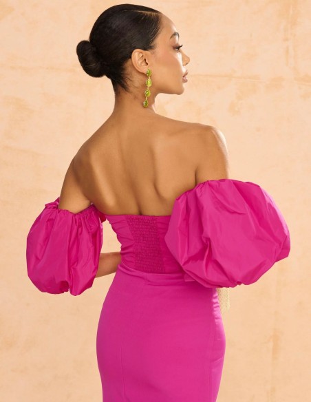 Midi dress for guest with puffed sleeves and slit