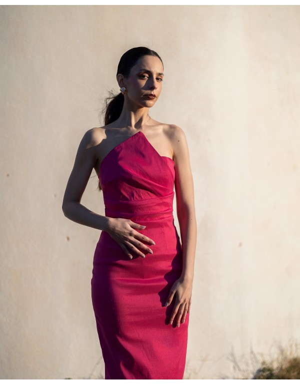 Asymmetrical strapless strapless midi dress and slit