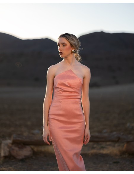 Vestido de fiesta midi con escote palabra de honor en pico