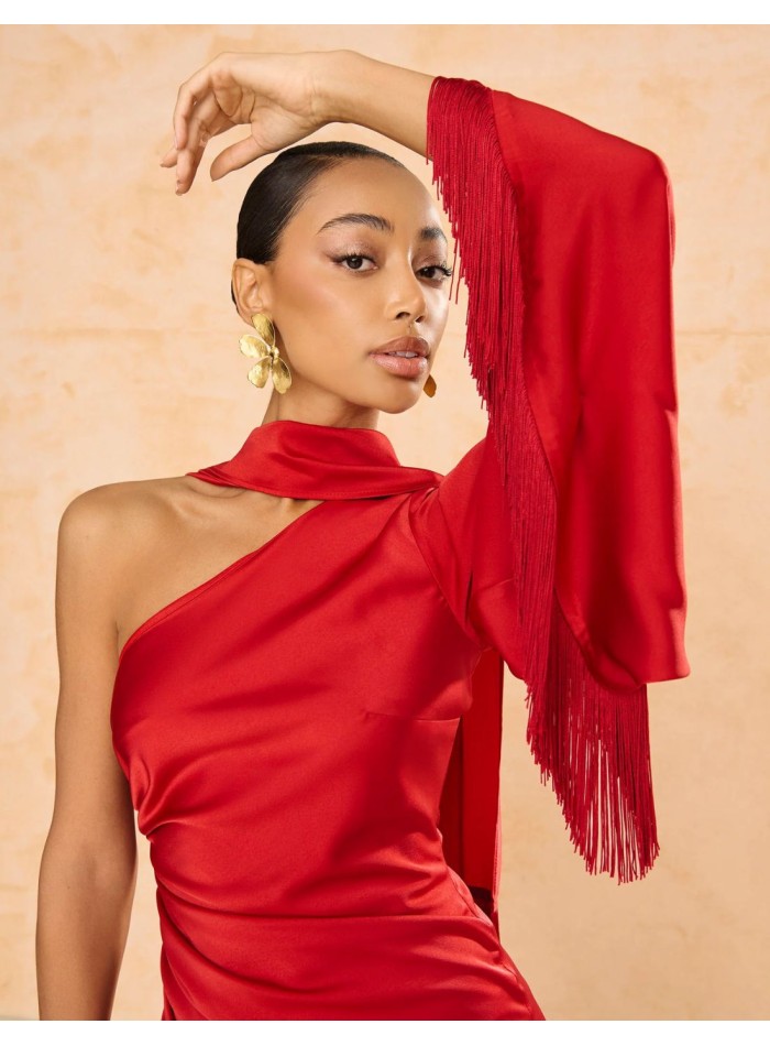 Robe midi asymétrique pour invités avec détails...