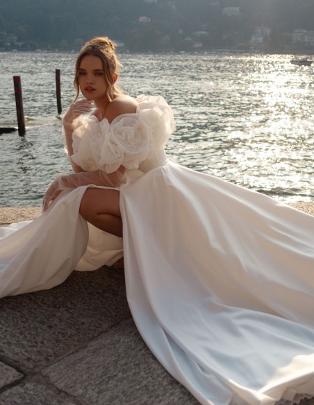 Long wedding dress with slit and detachable neckline