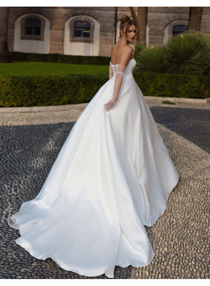 Long wedding dress with slit and detachable...