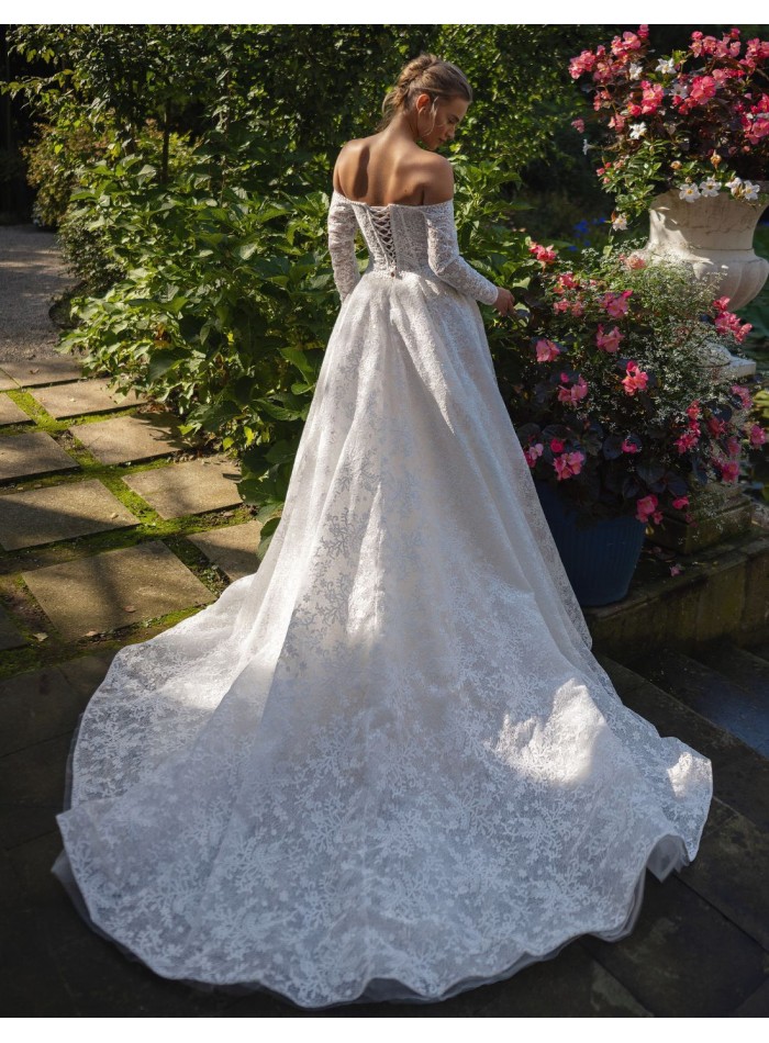 Long ivory wedding dress in lace with...