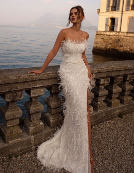 Vestido de novia marfil con espalda abierta y silueta sirena