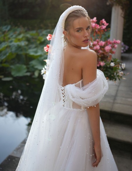 Vestido de novia marfil con espalda abierta