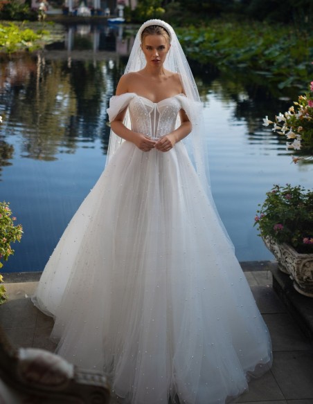 Ivory wedding dress with sweetheart neckline and open back